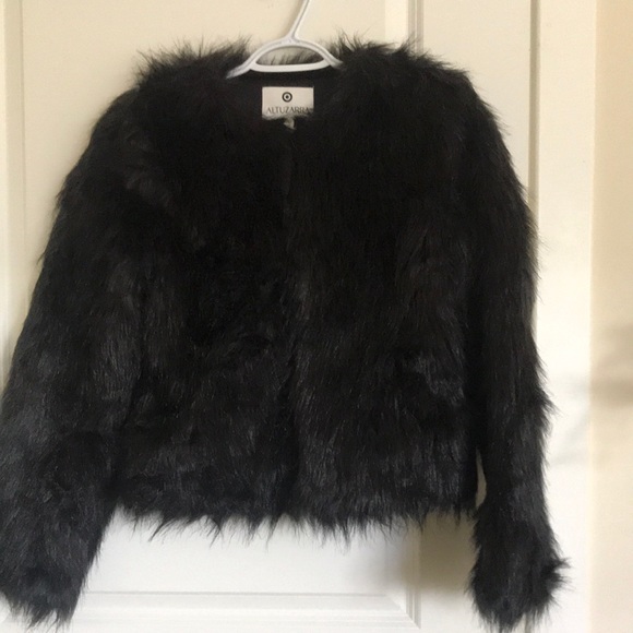 - Faux fur short coat like new - Picture 1 of 7